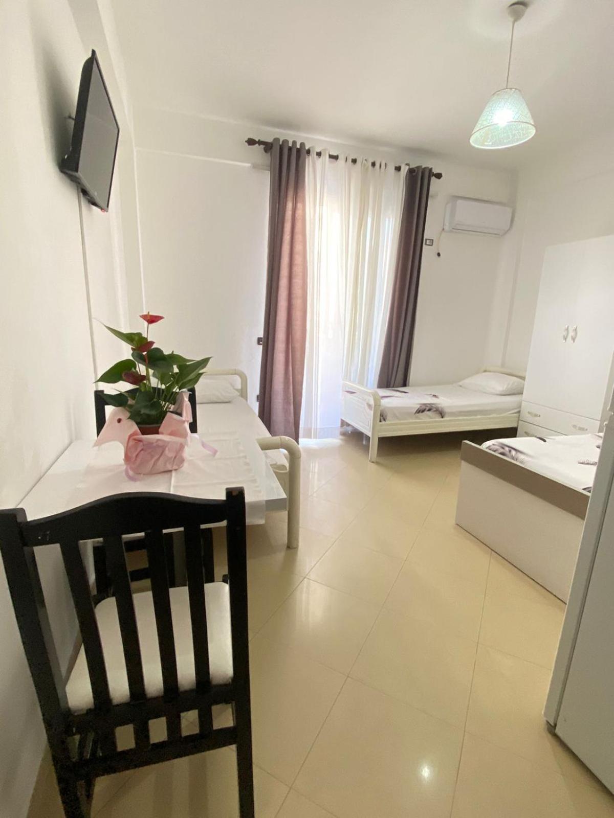 Marra'S Rooms Дуррес Екстер'єр фото