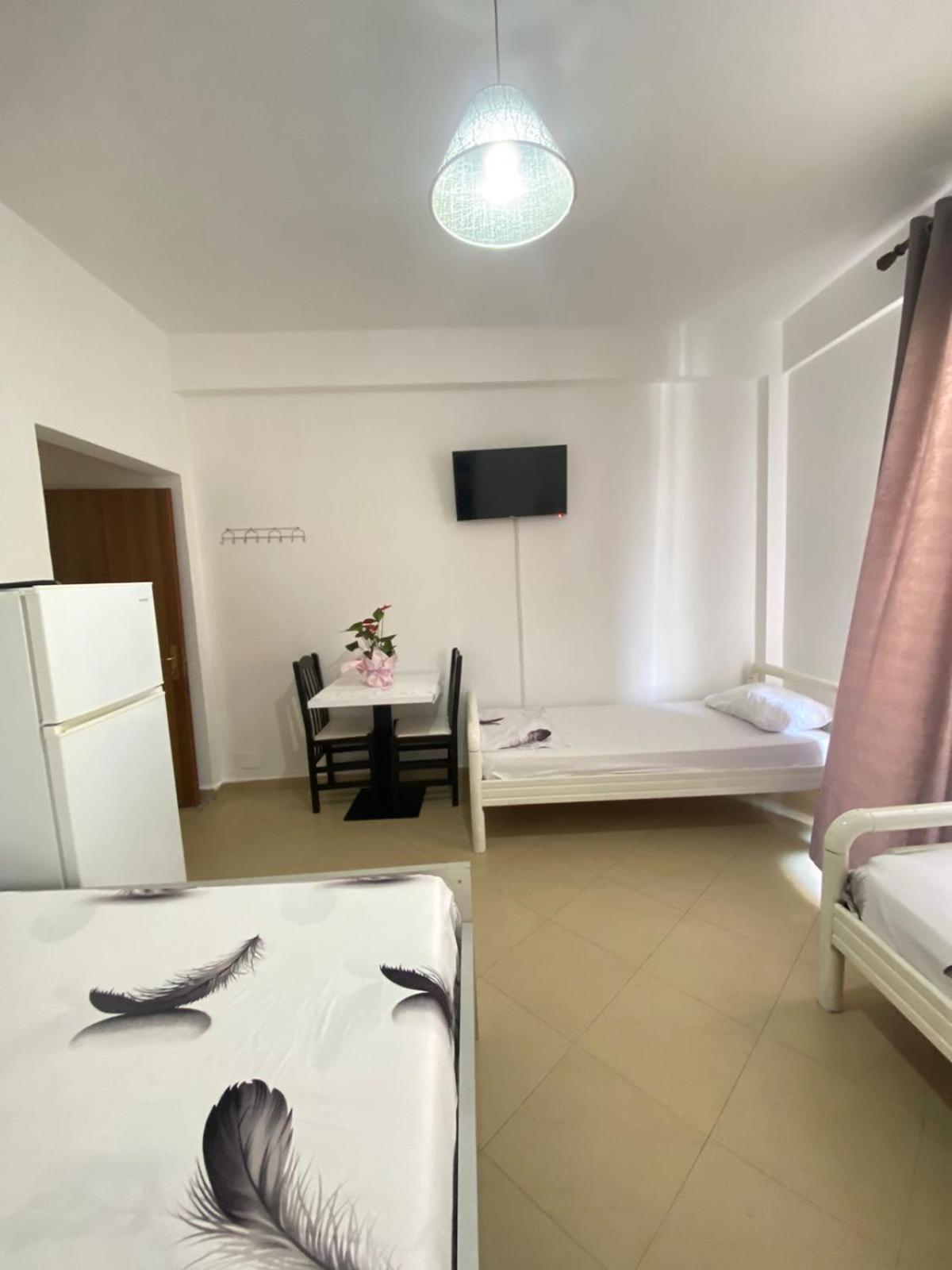 Marra'S Rooms Дуррес Екстер'єр фото