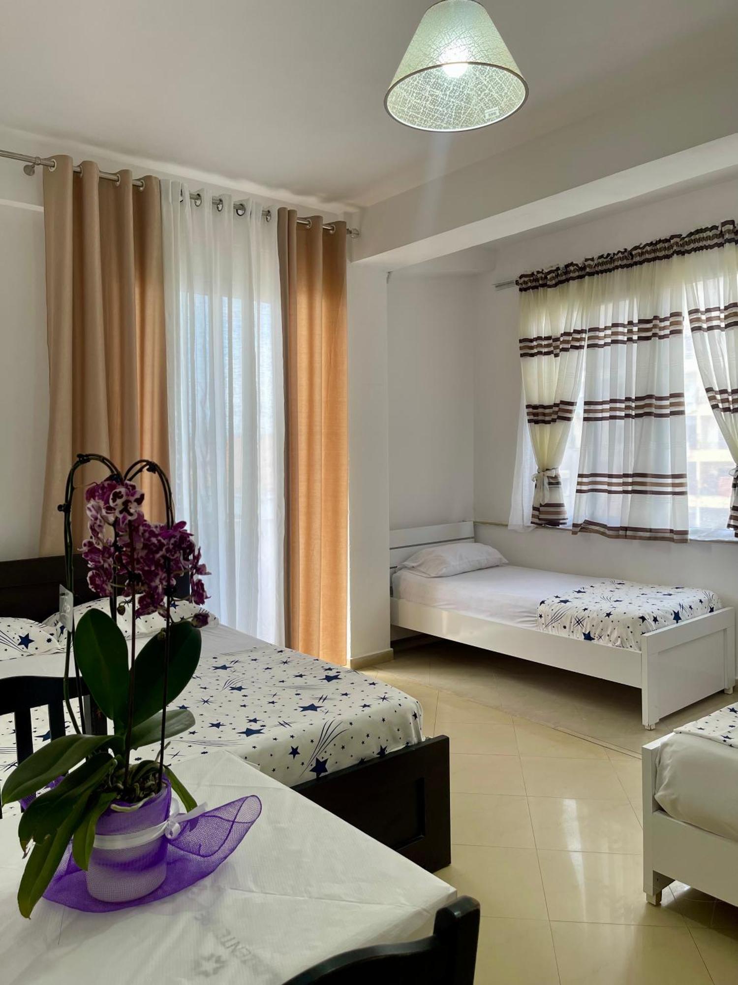 Marra'S Rooms Дуррес Екстер'єр фото