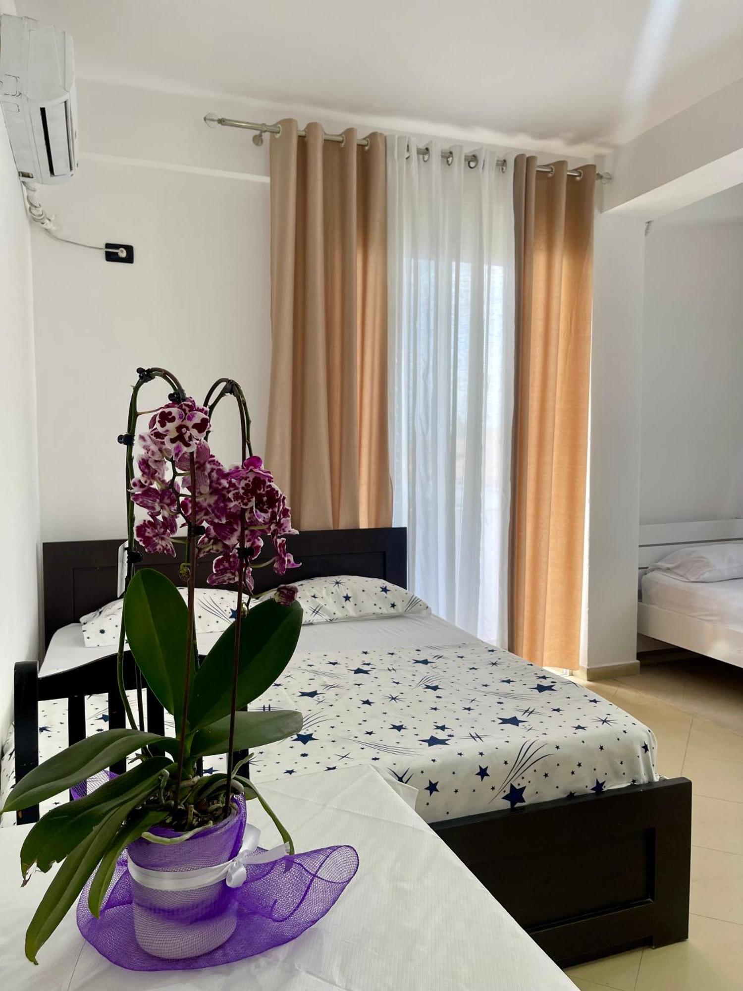 Marra'S Rooms Дуррес Екстер'єр фото