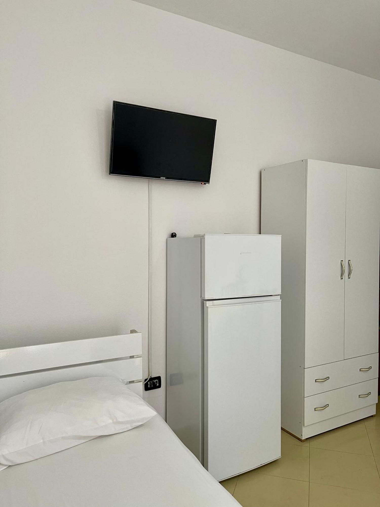 Marra'S Rooms Дуррес Екстер'єр фото
