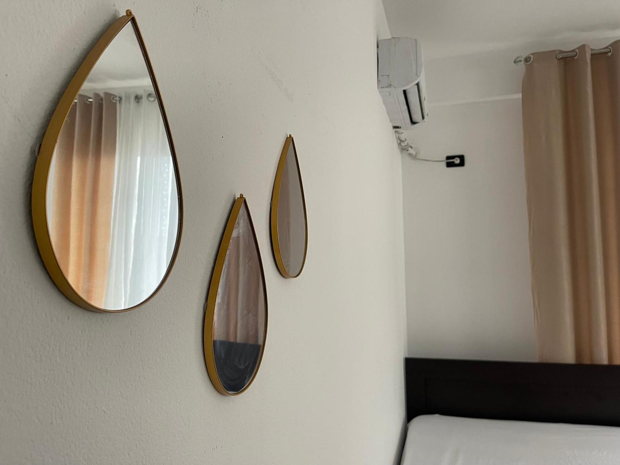 Marra'S Rooms Дуррес Екстер'єр фото