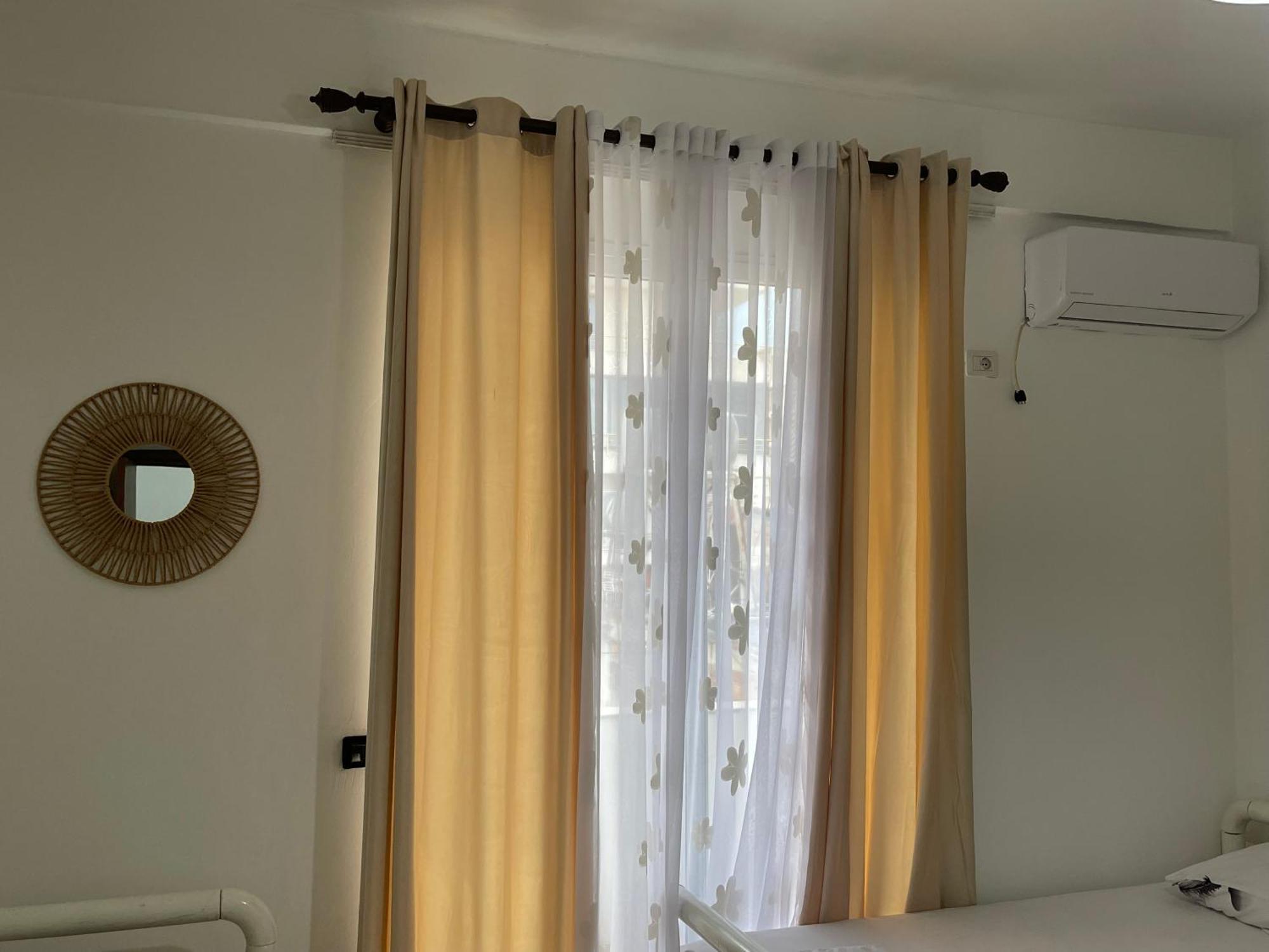 Marra'S Rooms Дуррес Екстер'єр фото