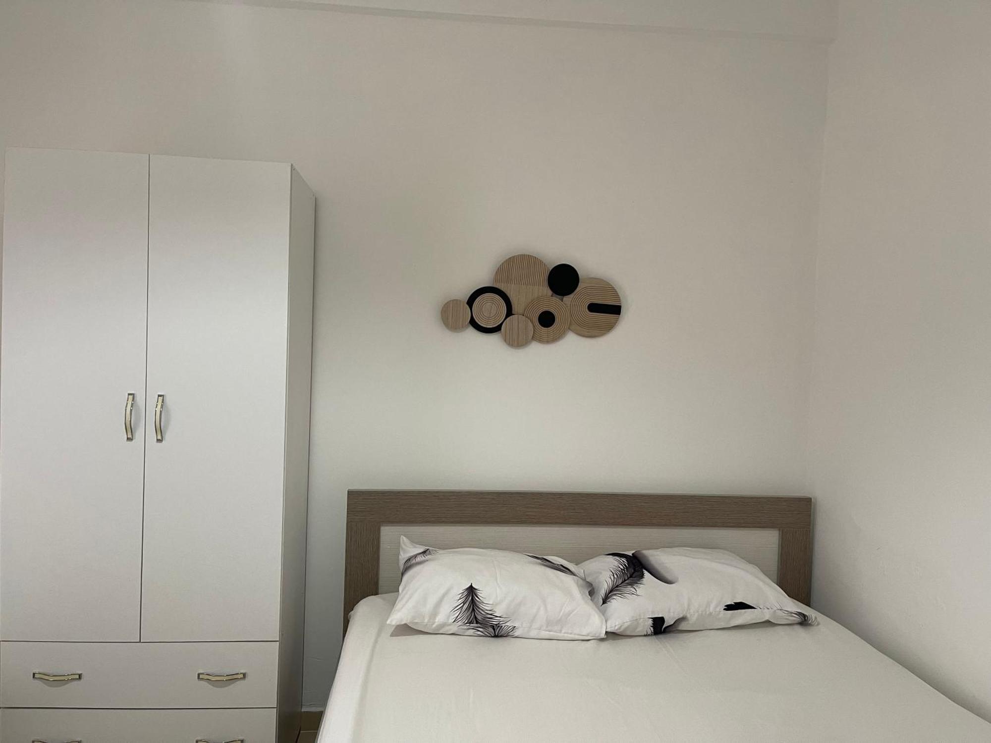 Marra'S Rooms Дуррес Екстер'єр фото